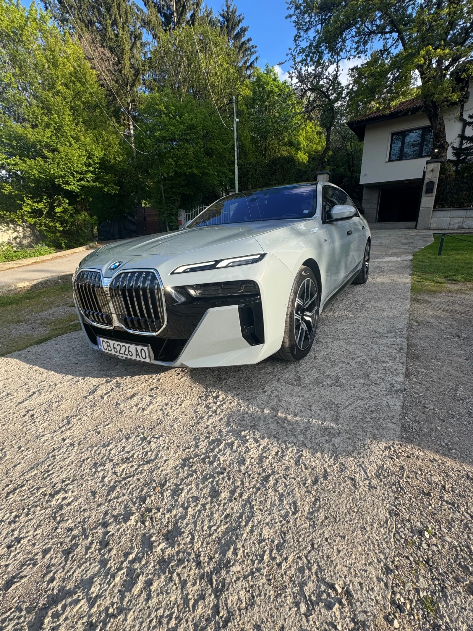 BMW 740 Гаранция до 2028, 32 инча телевизор, снимка 2 - Автомобили и джипове - 54443625