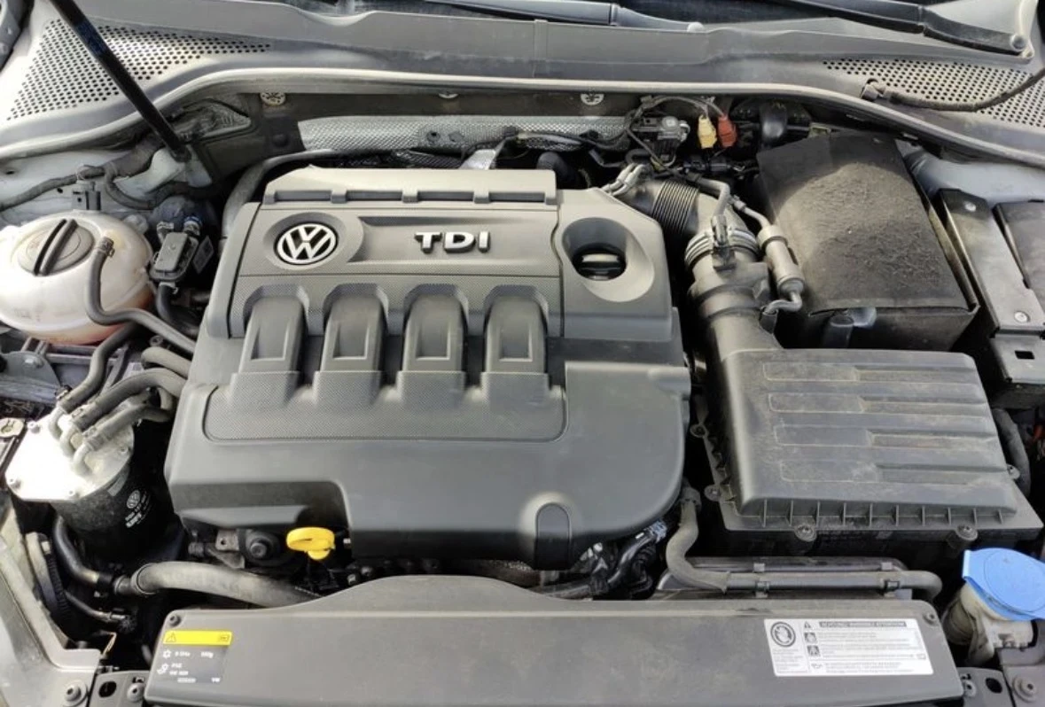 VW Golf 2.0TDI 150кс * EDITOIN* Keyless* DISTRONIC* Панора, снимка 15 - Автомобили и джипове - 55174271