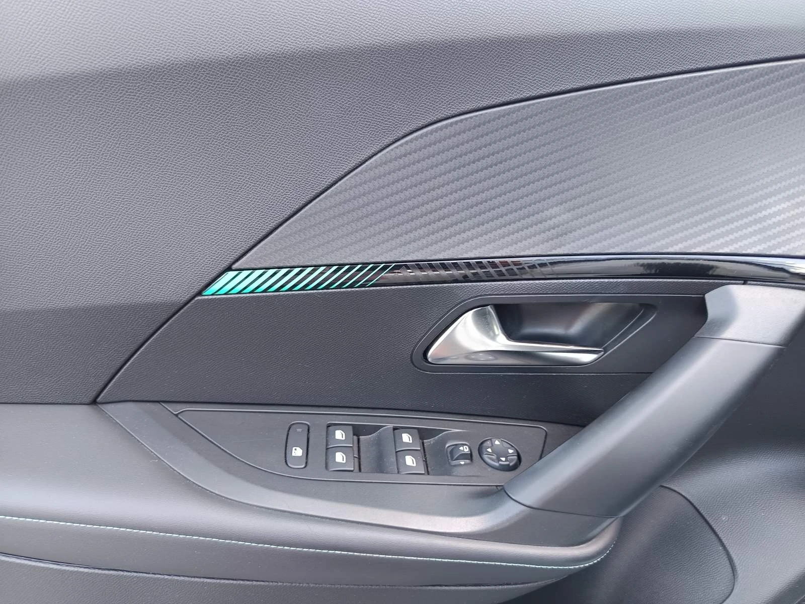 Peugeot 2008 Allure Pack 2022г. i-Cockpit , снимка 16 - Автомобили и джипове - 55450131