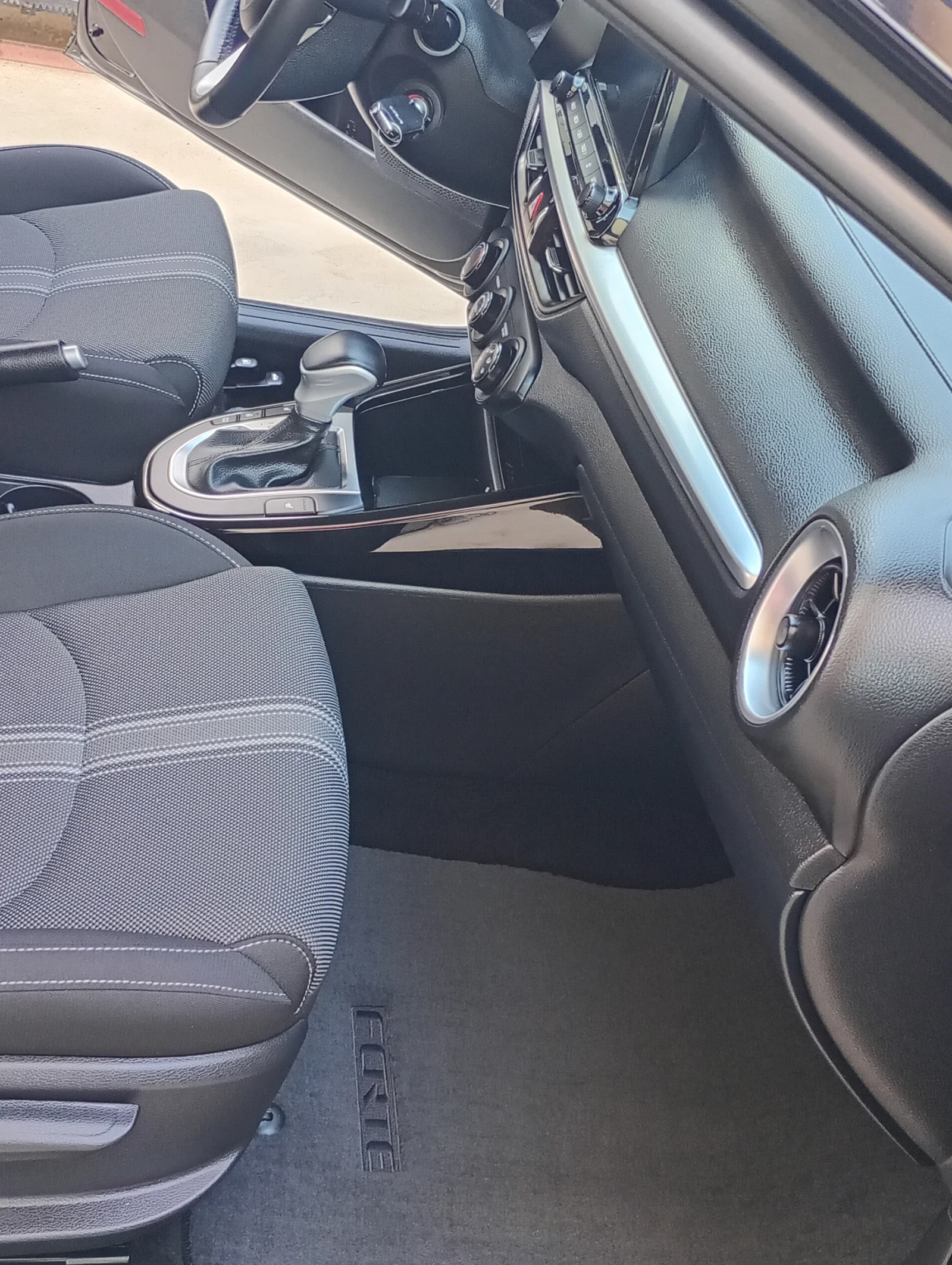 Kia Ceed Forte ex, снимка 11 - Автомобили и джипове - 55726882