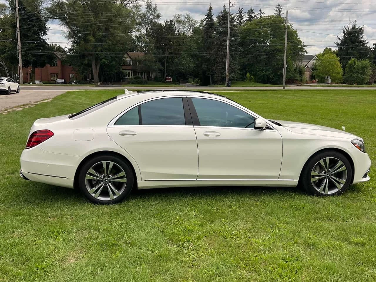 Mercedes-Benz S 560 * CARFAX * ДИСТРОНИК * МАСАЖИ * ОБДУХВАНЕ, снимка 3 - Автомобили и джипове - 55735044