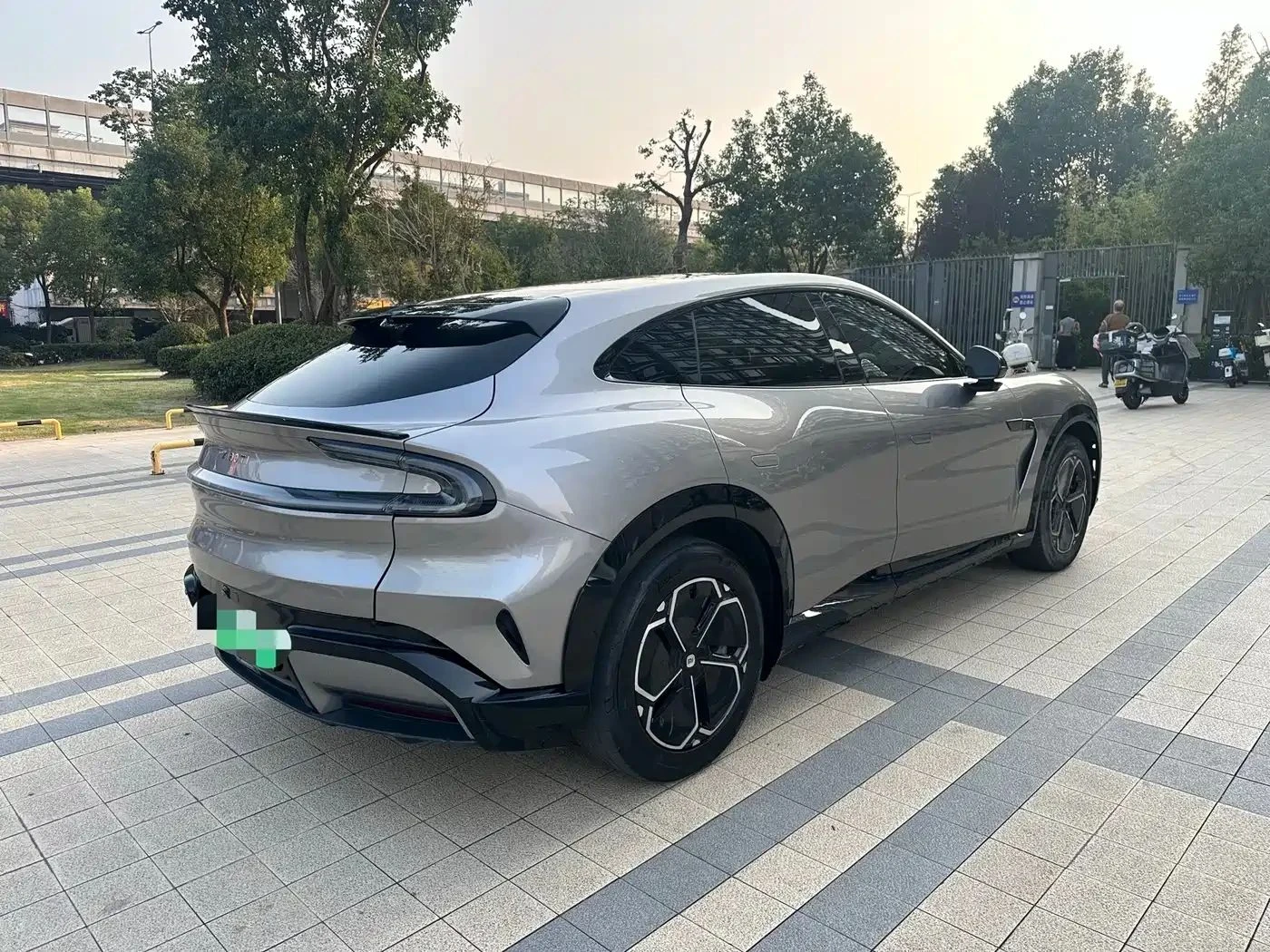 Xiaomi YU7, снимка 2 - Автомобили и джипове - 56686070