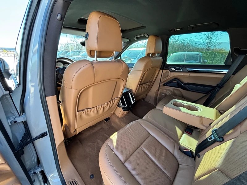Porsche Cayenne 3.0D/V6/245К.С/PANORAMA/NARDO-GREY/TOP, снимка 7 - Автомобили и джипове - 52295097