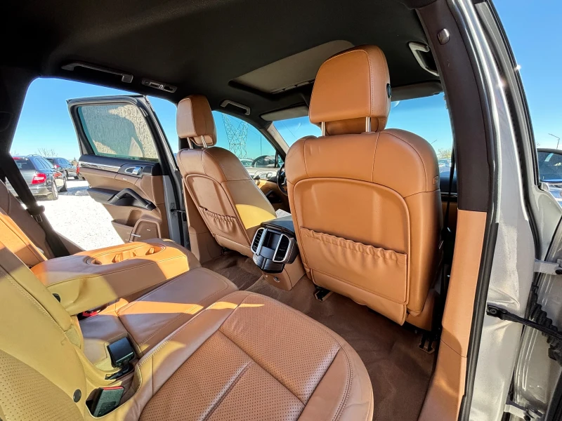 Porsche Cayenne 3.0D/V6/245К.С/PANORAMA/NARDO-GREY/TOP, снимка 8 - Автомобили и джипове - 52295097
