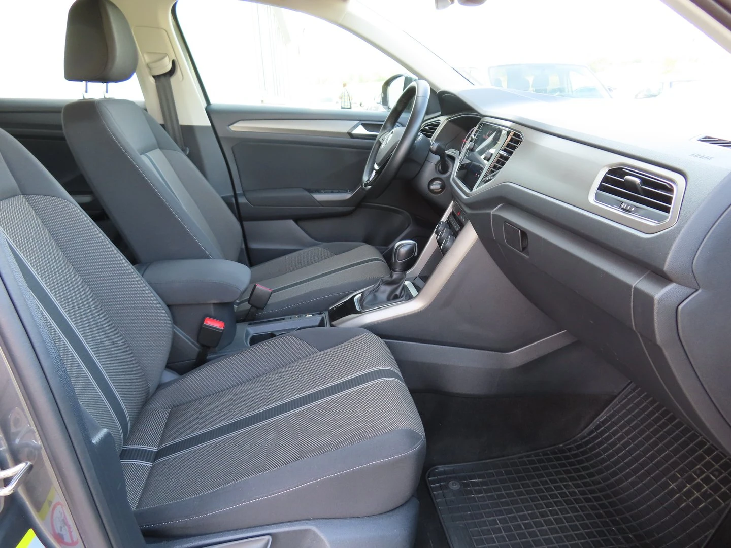 VW T-Roc VW T- Roc Design 2.0 TDI SCR DSG - изображение 6
