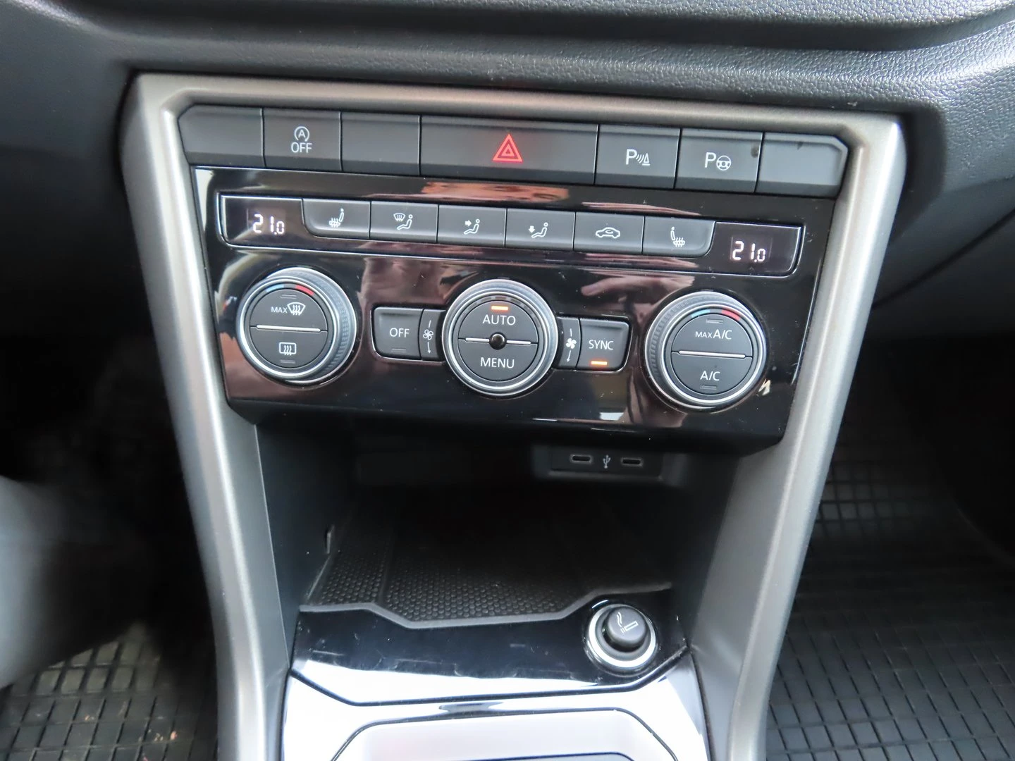VW T-Roc VW T- Roc Design 2.0 TDI SCR DSG - изображение 10