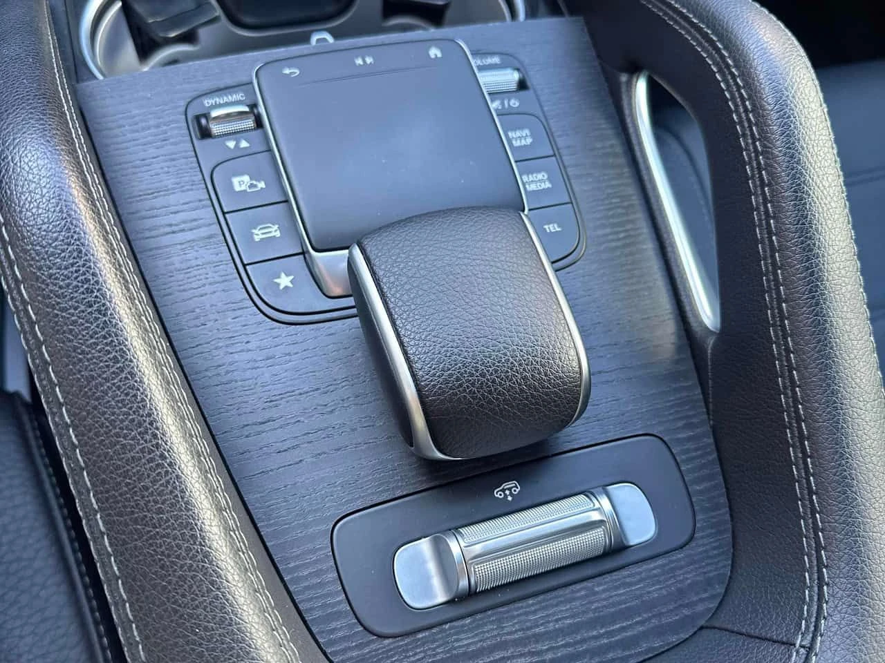 Mercedes-Benz GLE 450 * CARFAX * Дистроник * Хед-Ъп * Airmatic * , снимка 13 - Автомобили и джипове - 53836112