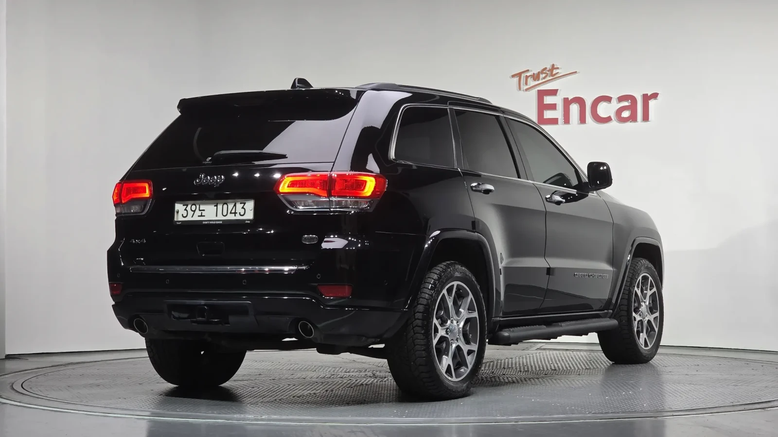 Jeep Grand cherokee OVERLAND, снимка 2 - Автомобили и джипове - 54465074
