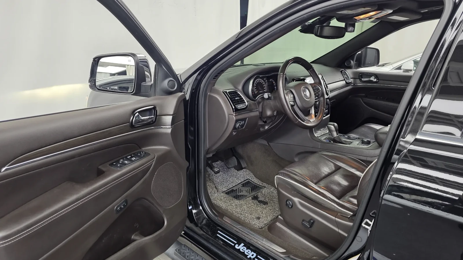 Jeep Grand cherokee OVERLAND, снимка 5 - Автомобили и джипове - 54465074