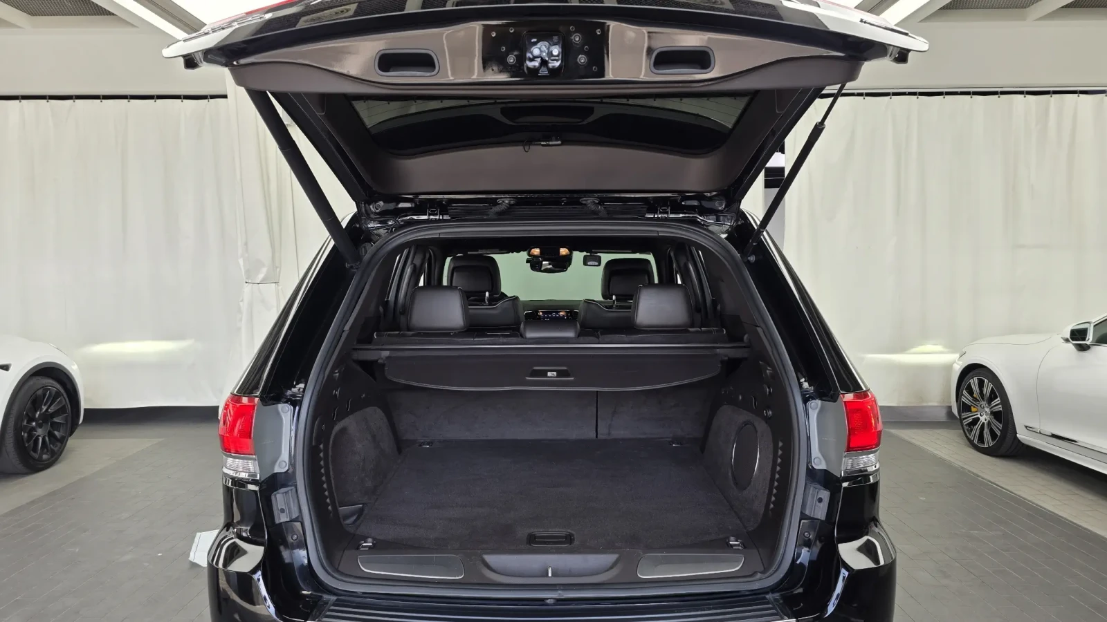 Jeep Grand cherokee OVERLAND, снимка 14 - Автомобили и джипове - 54465074