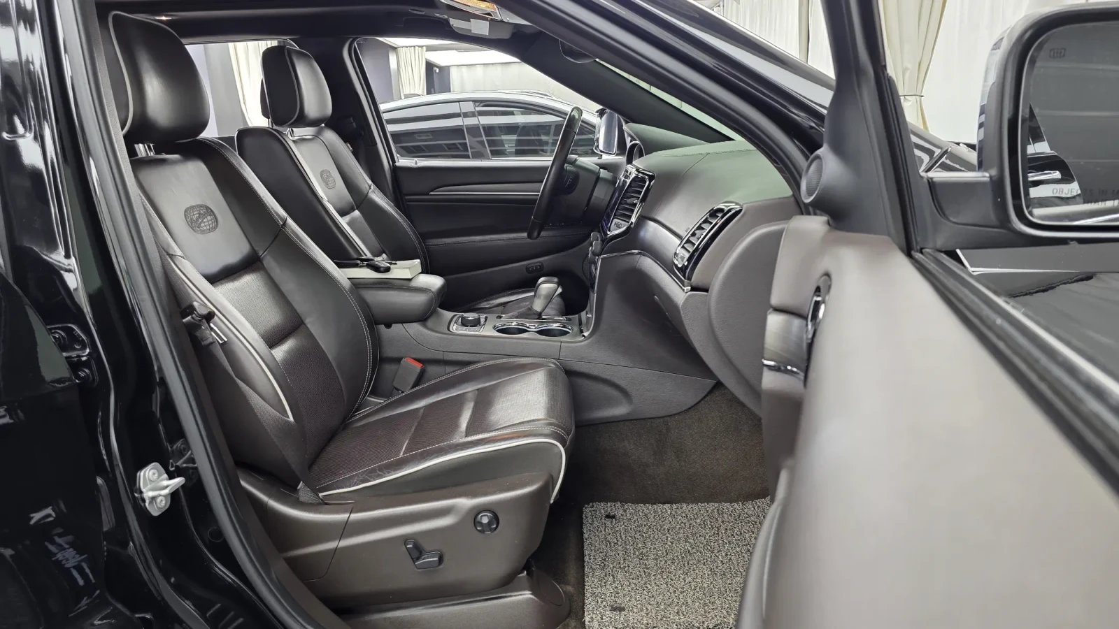 Jeep Grand cherokee OVERLAND, снимка 10 - Автомобили и джипове - 54465074
