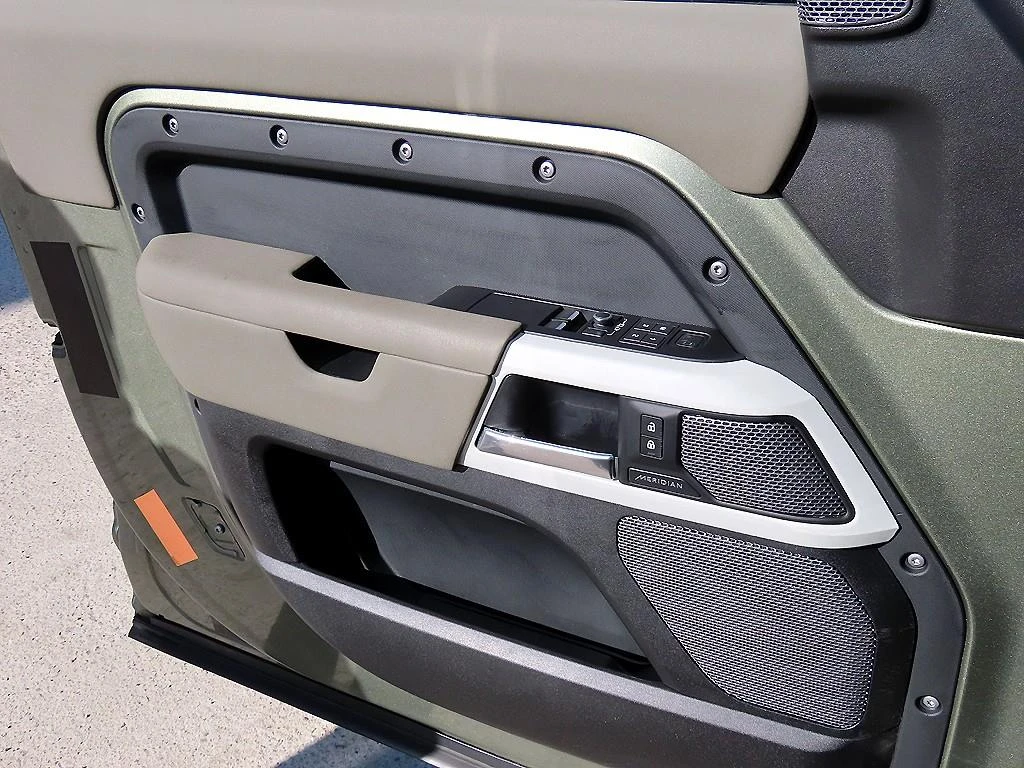 Land Rover Defender Defender 90 D250 SE, снимка 11 - Автомобили и джипове - 55591636