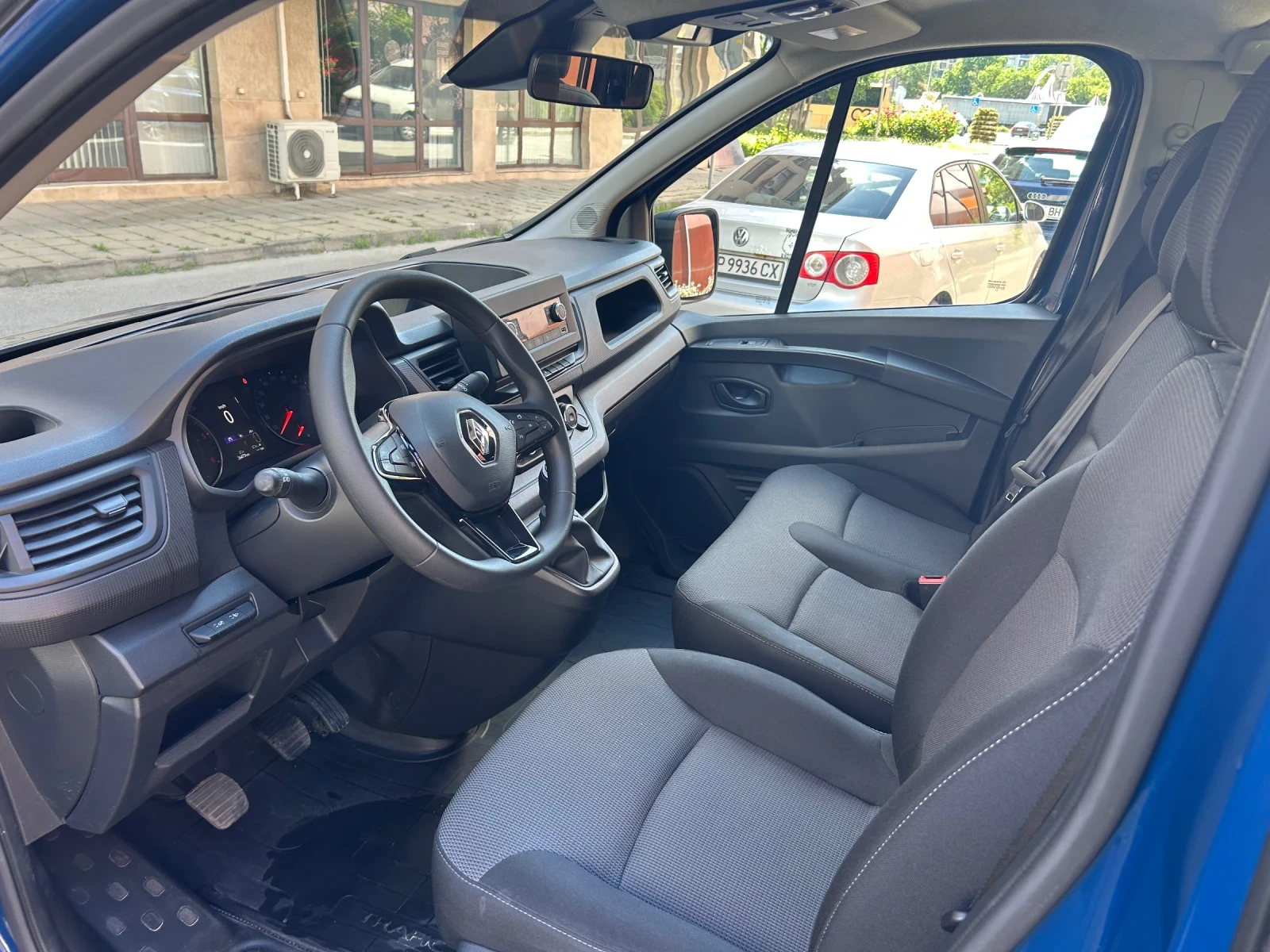 Renault Trafic, снимка 5 - Бусове и автобуси - 54726796