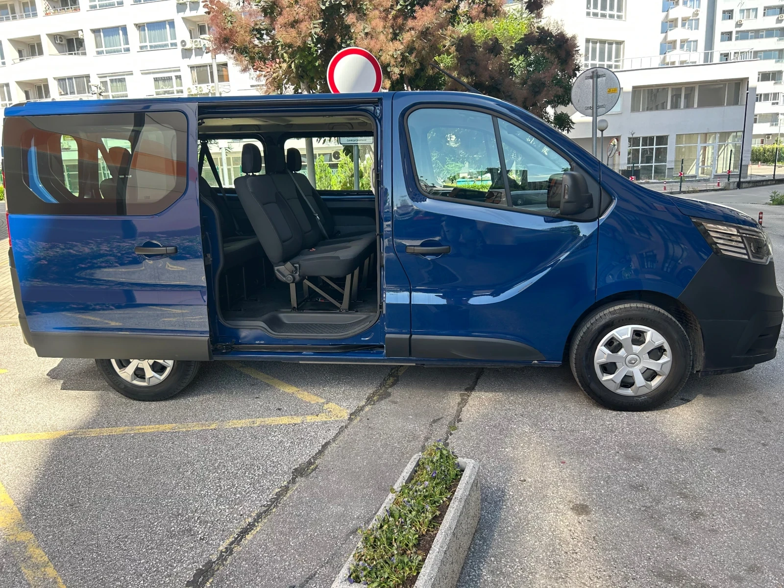 Renault Trafic, снимка 4 - Бусове и автобуси - 54726796