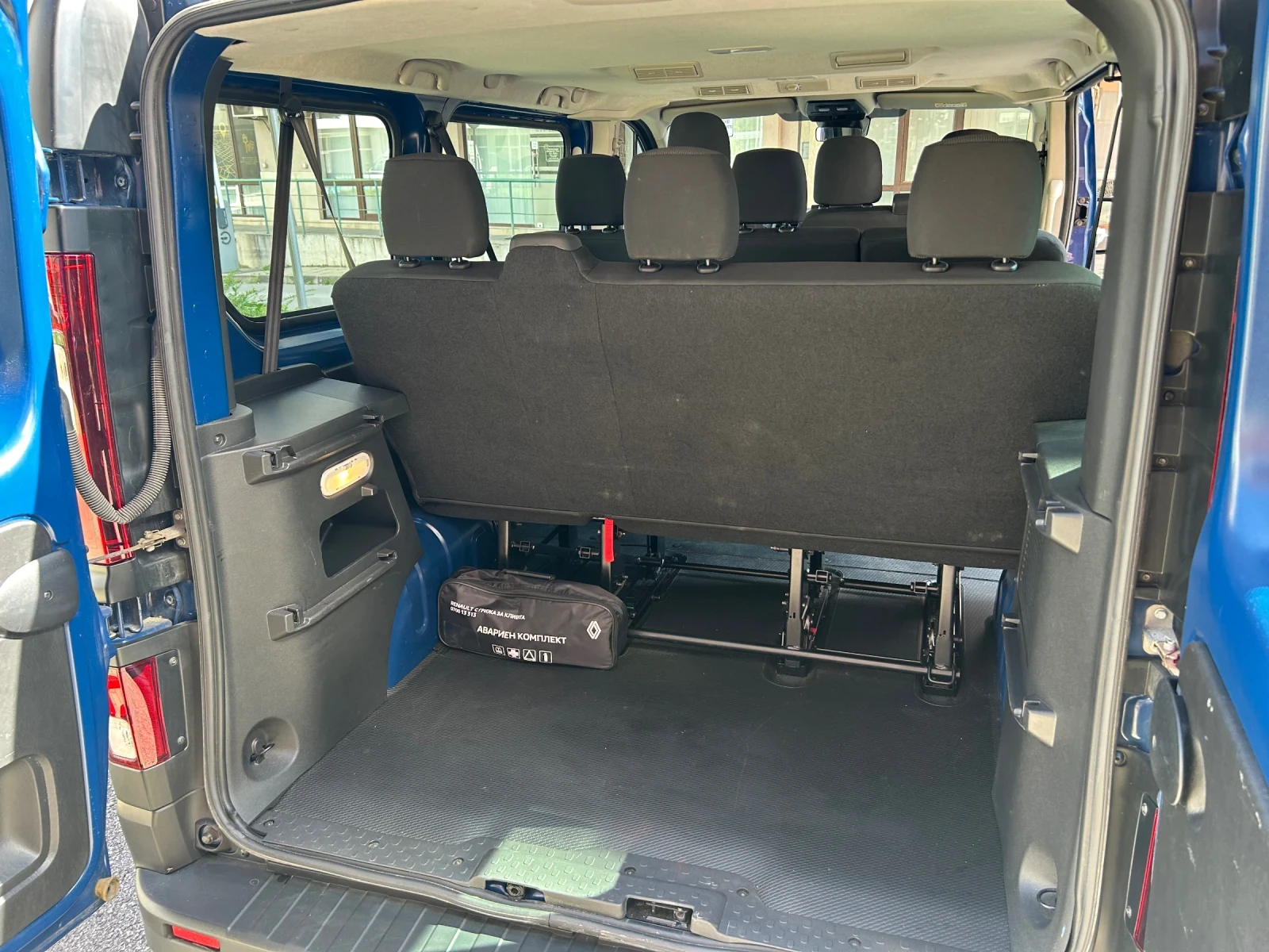 Renault Trafic, снимка 9 - Бусове и автобуси - 54726796