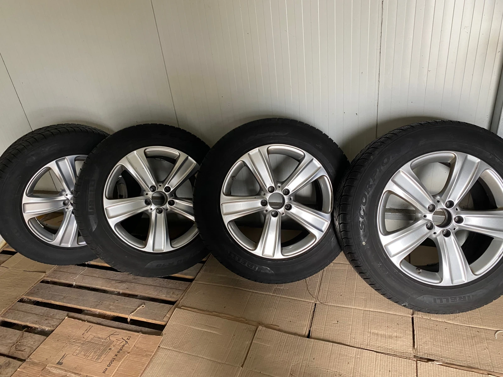 Гуми с джанти Pirelli 235/60R18