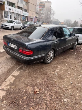 Mercedes-Benz E 320 Газ 3.2 224.кс 4х4 обслужен всичко платено. , снимка 11