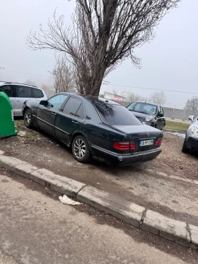 Mercedes-Benz E 320 Газ 3.2 224.кс 4х4 обслужен всичко платено. , снимка 13