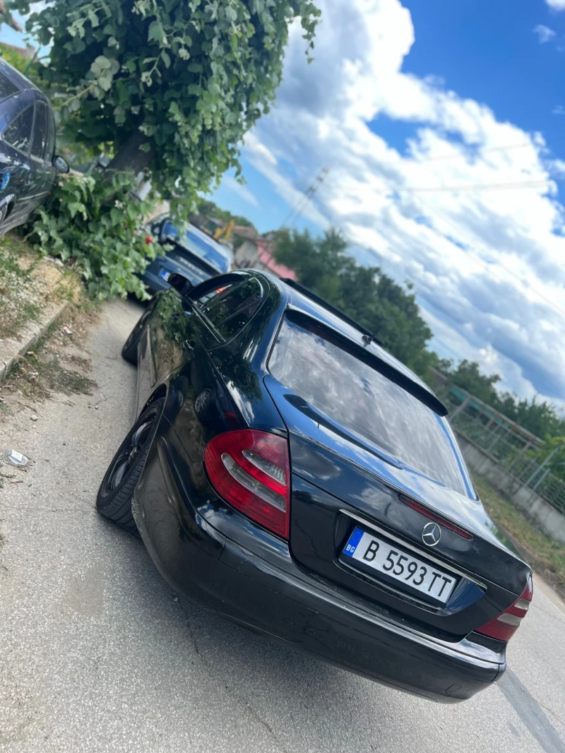 Mercedes-Benz E 220, снимка 3 - Автомобили и джипове - 47165170