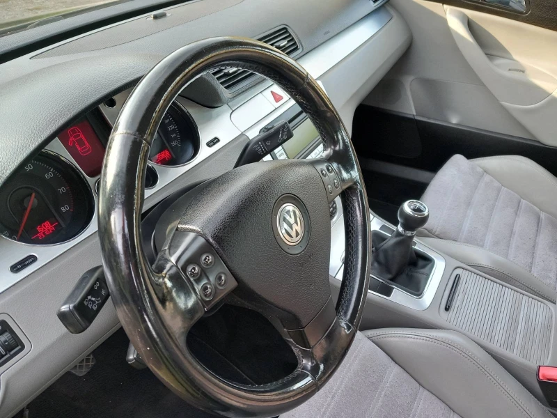 VW Passat 2.0 FSI, снимка 9 - Автомобили и джипове - 48000644