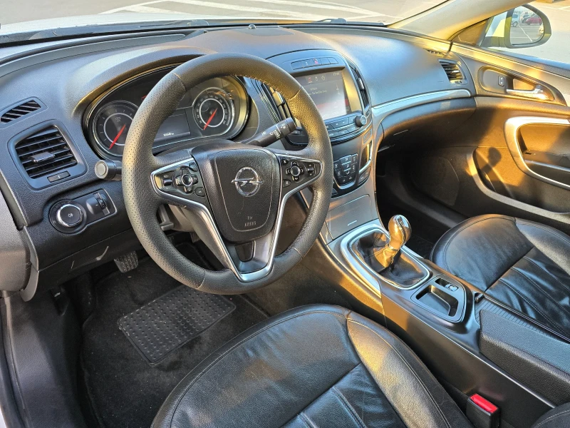 Opel Insignia 1.4 Turbo   LPG   Богато оборудване , снимка 12 - Автомобили и джипове - 52292456