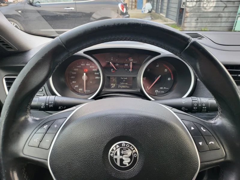 Alfa Romeo Giulietta 1.6 JTDm euro 6B, снимка 12 - Автомобили и джипове - 52863825