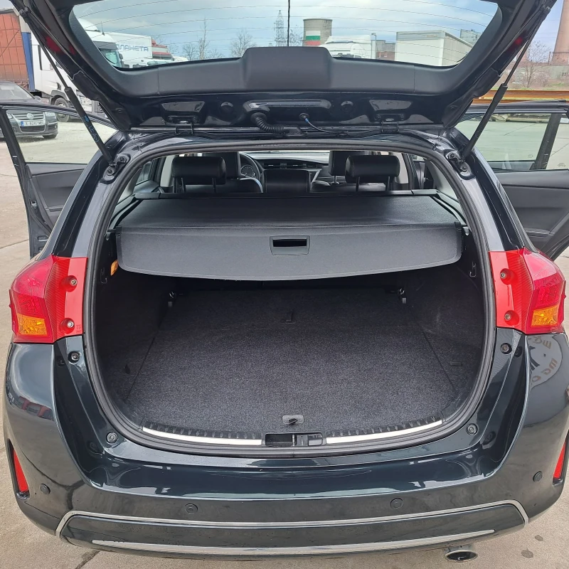 Toyota Auris 1.4-d4d -Soll, снимка 12 - Автомобили и джипове - 52920228