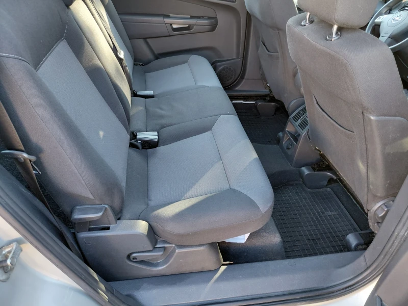Opel Zafira 1.7cdti facelift, снимка 9 - Автомобили и джипове - 53201052