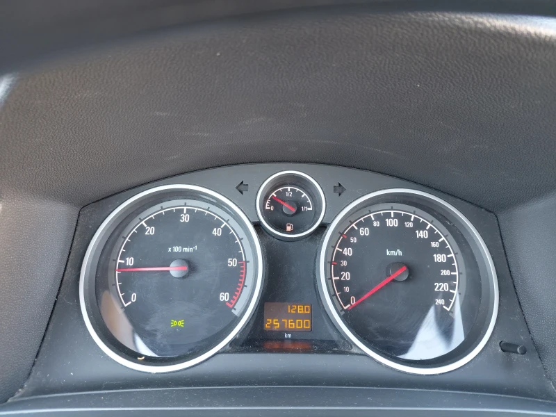 Opel Zafira 1.7cdti facelift, снимка 14 - Автомобили и джипове - 53201052