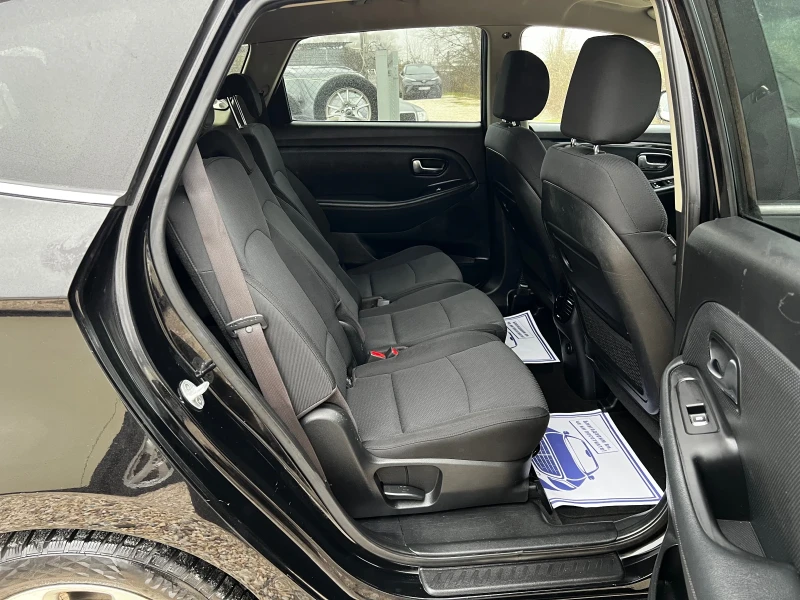 Kia Carens 1.7CRDI 135000KM.6-SPEED SWISS EDITION, снимка 13 - Автомобили и джипове - 53291563