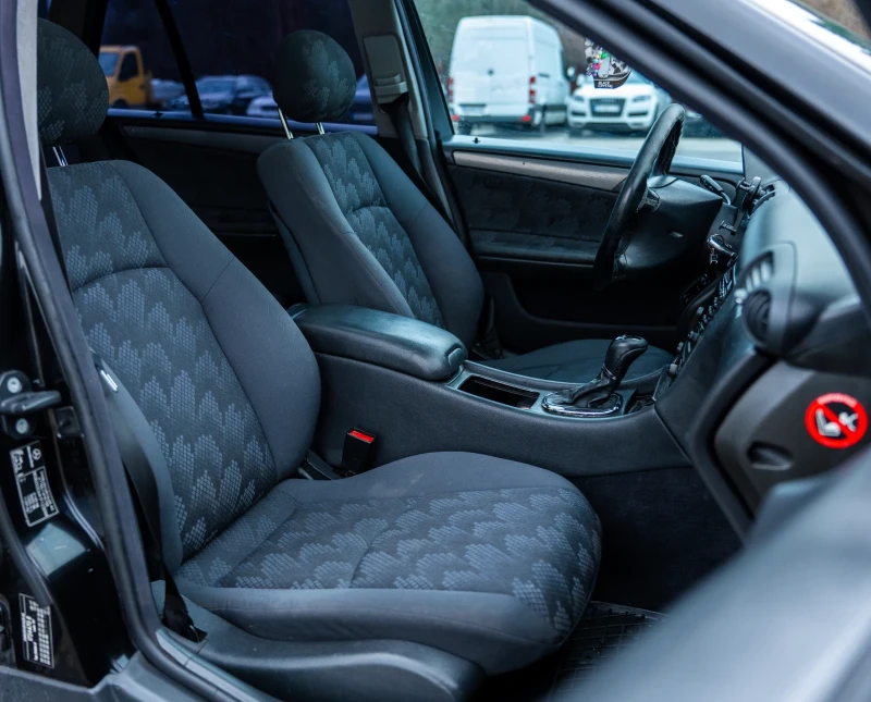 Mercedes-Benz C 320, снимка 10 - Автомобили и джипове - 53338700