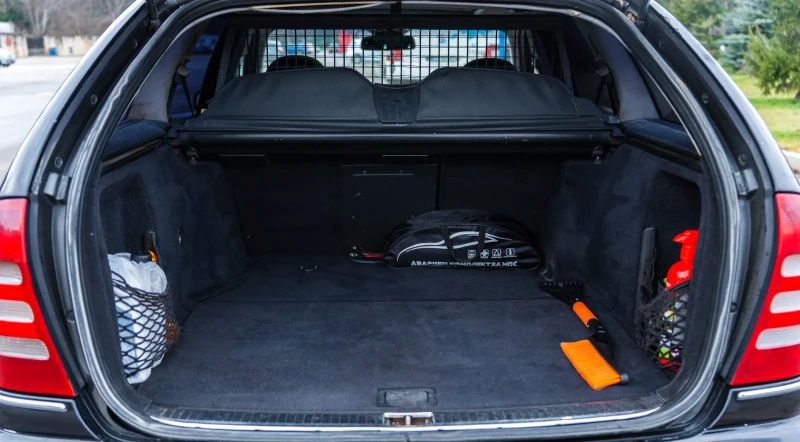 Mercedes-Benz C 320, снимка 16 - Автомобили и джипове - 53338700