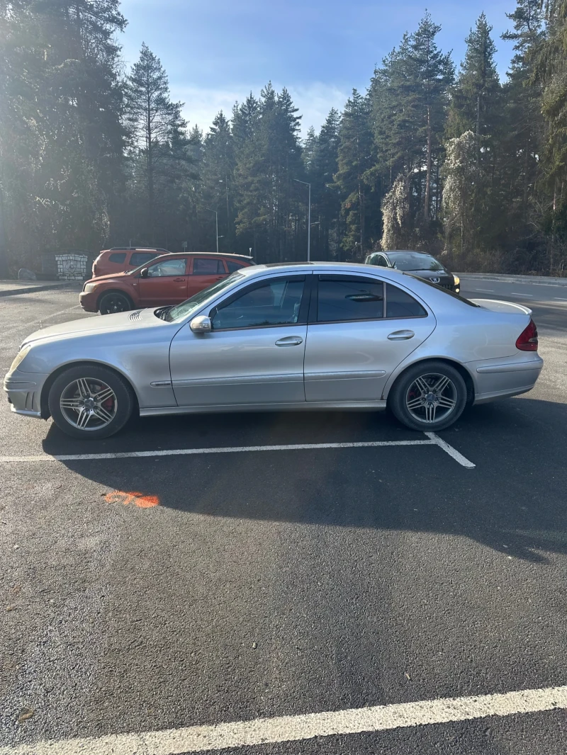 Mercedes-Benz E 220, снимка 4 - Автомобили и джипове - 53529290