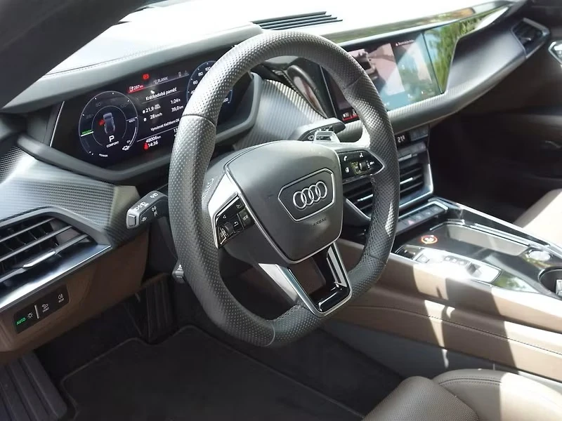 Audi E-Tron GT Quattro, снимка 5 - Автомобили и джипове - 54831660