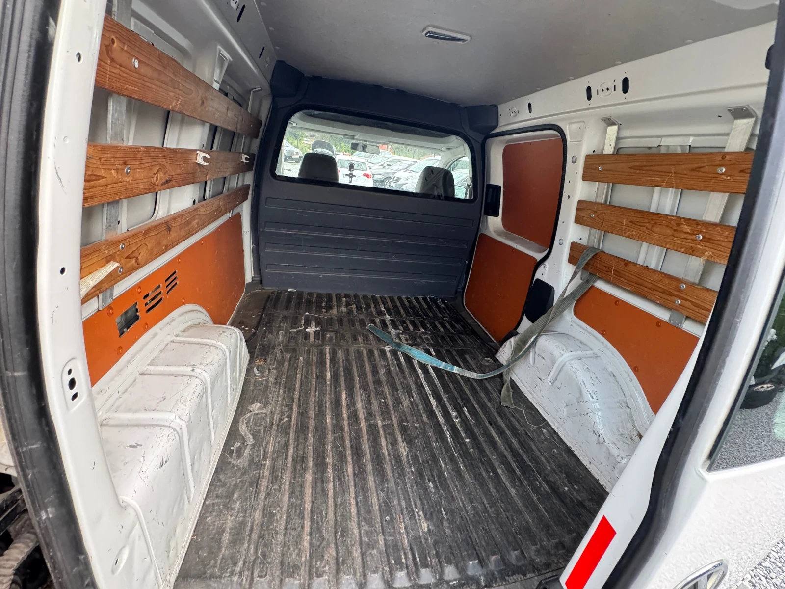 VW Caddy 2.0TDI КЛИМАТИК - изображение 8