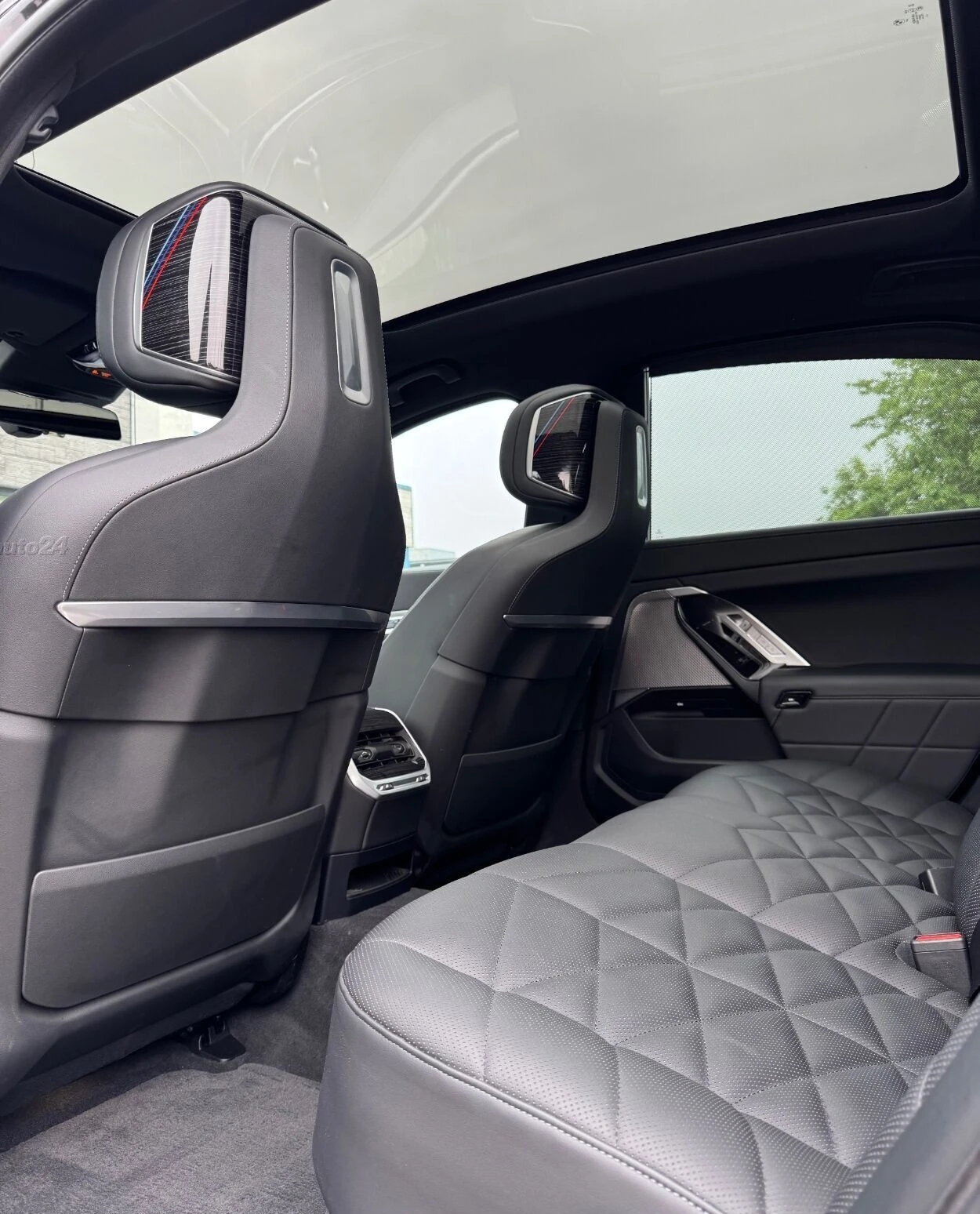 BMW 740 M-Sport xDrive - изображение 9