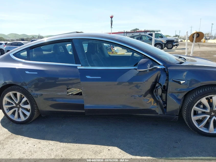 Tesla Model 3 Long Range/Mid Range, снимка 13 - Автомобили и джипове - 54273292