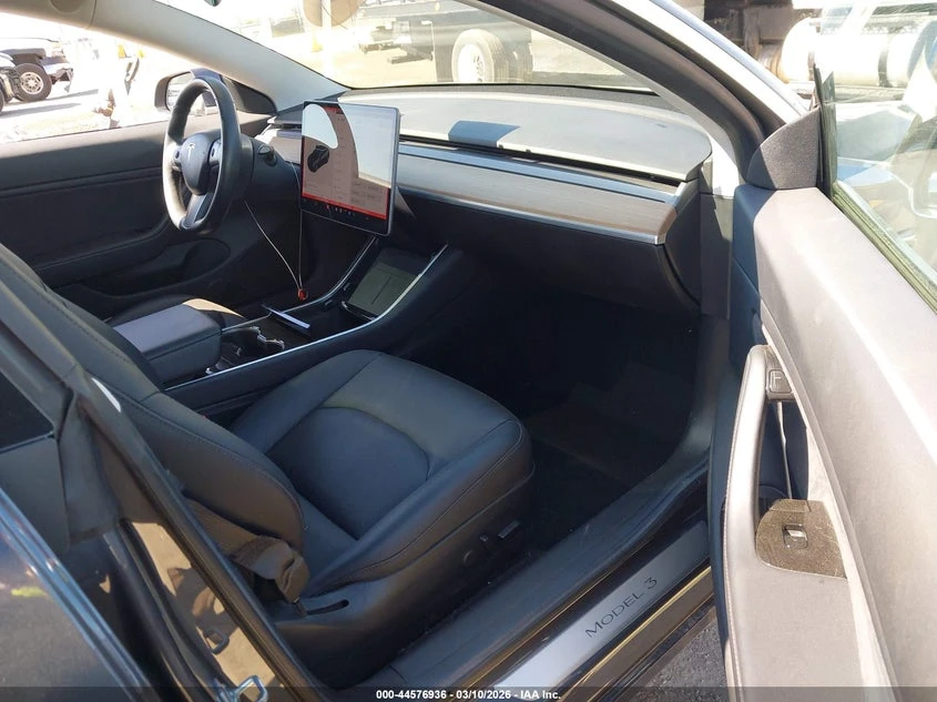 Tesla Model 3 Long Range/Mid Range, снимка 5 - Автомобили и джипове - 54273292