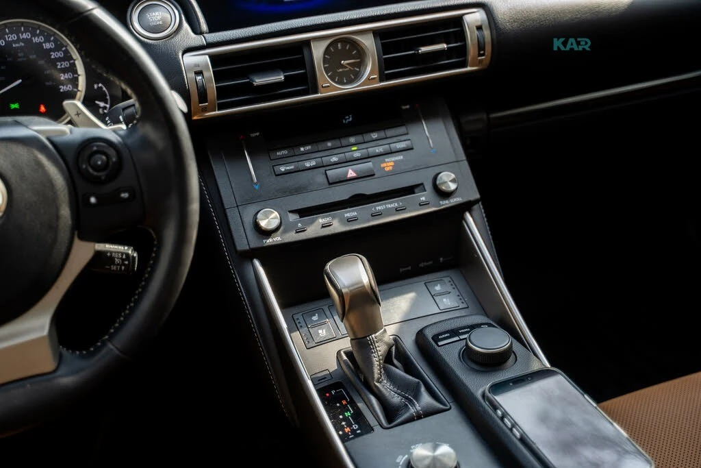 Lexus IS 300 AWD* АвтоКредит* (ЦЕНА ДО БГ), снимка 14 - Автомобили и джипове - 54569418