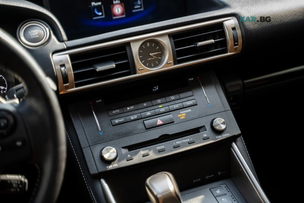 Lexus IS 300 AWD* АвтоКредит* (ЦЕНА ДО БГ), снимка 15 - Автомобили и джипове - 54569418