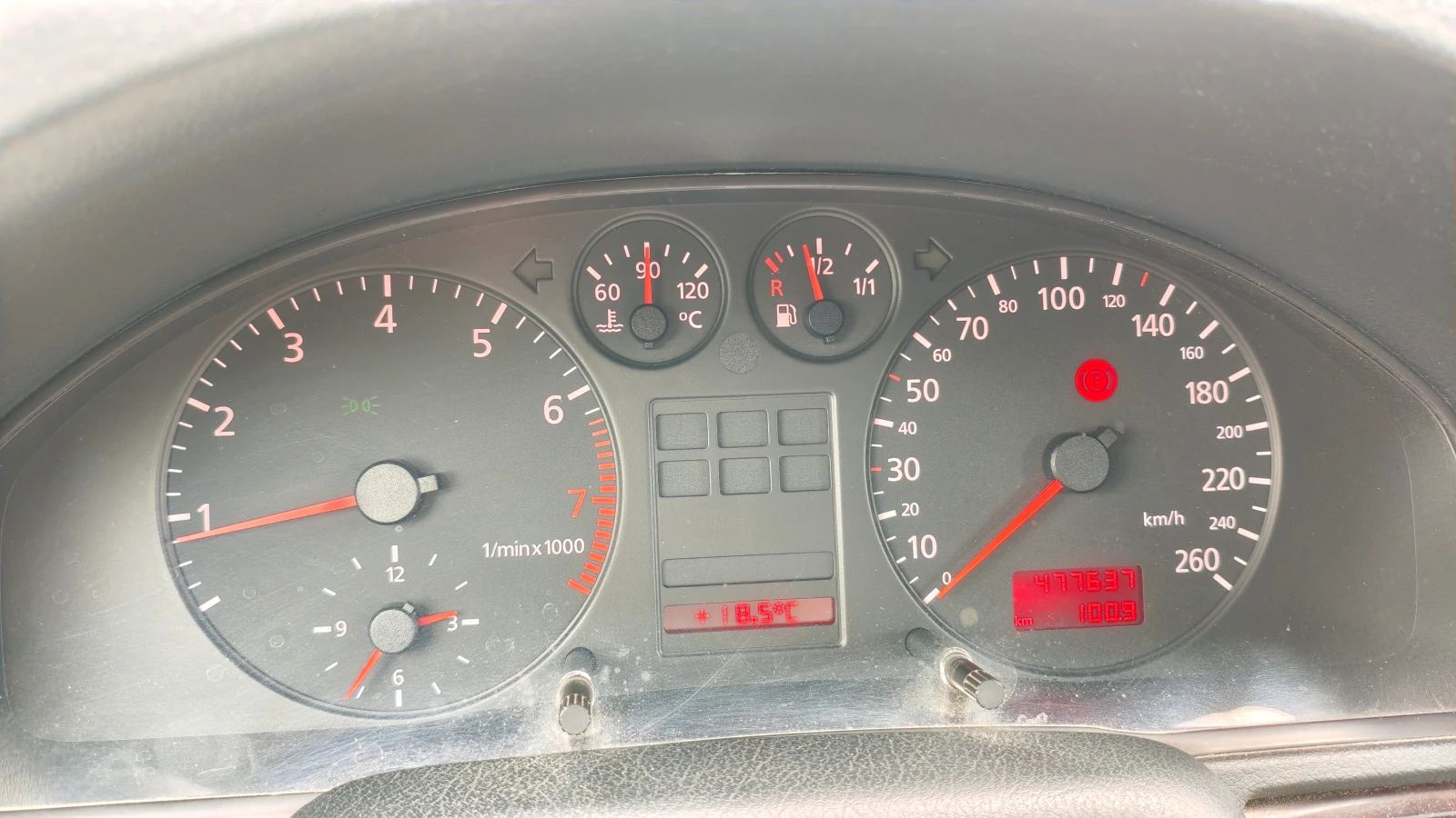 Audi A4 AVANT, снимка 8 - Автомобили и джипове - 54666860