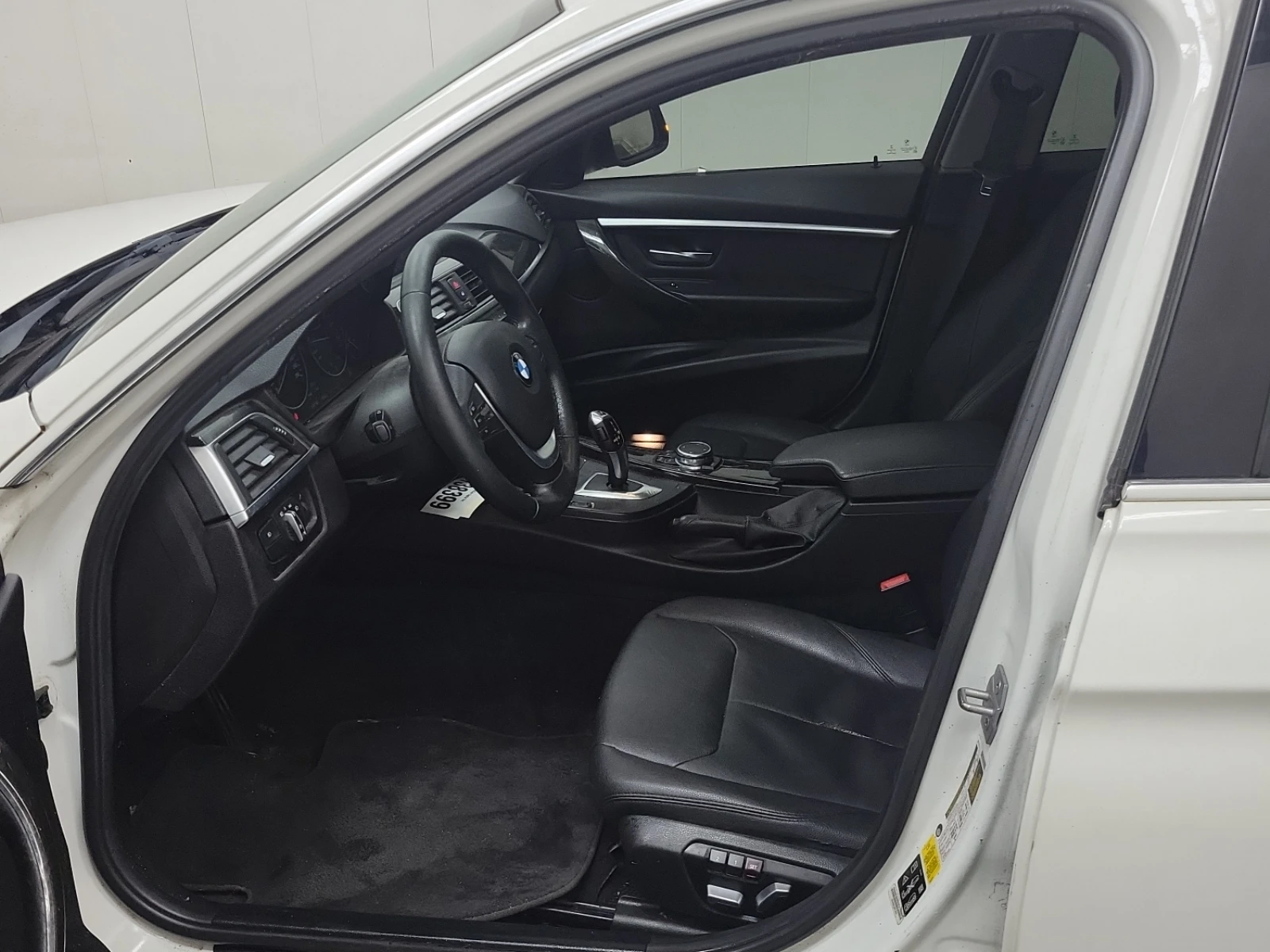 BMW 320 I XDRIVE, снимка 10 - Автомобили и джипове - 54757224