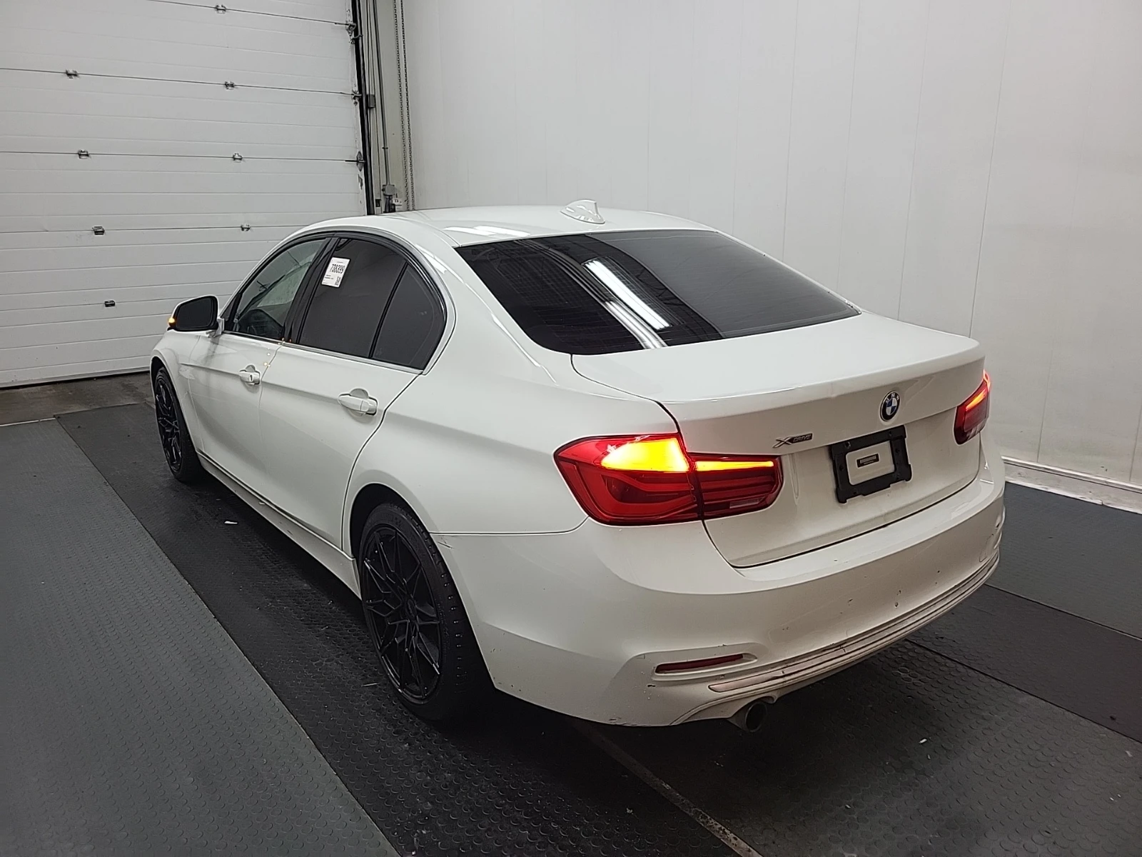 BMW 320 I XDRIVE, снимка 5 - Автомобили и джипове - 54757224