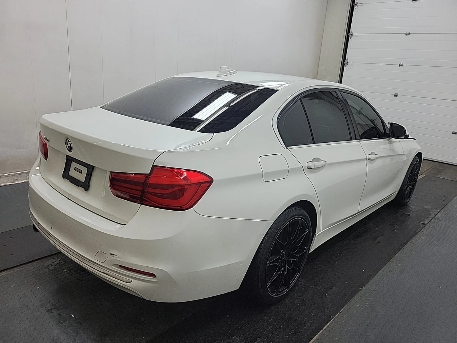 BMW 320 I XDRIVE, снимка 4 - Автомобили и джипове - 54757224