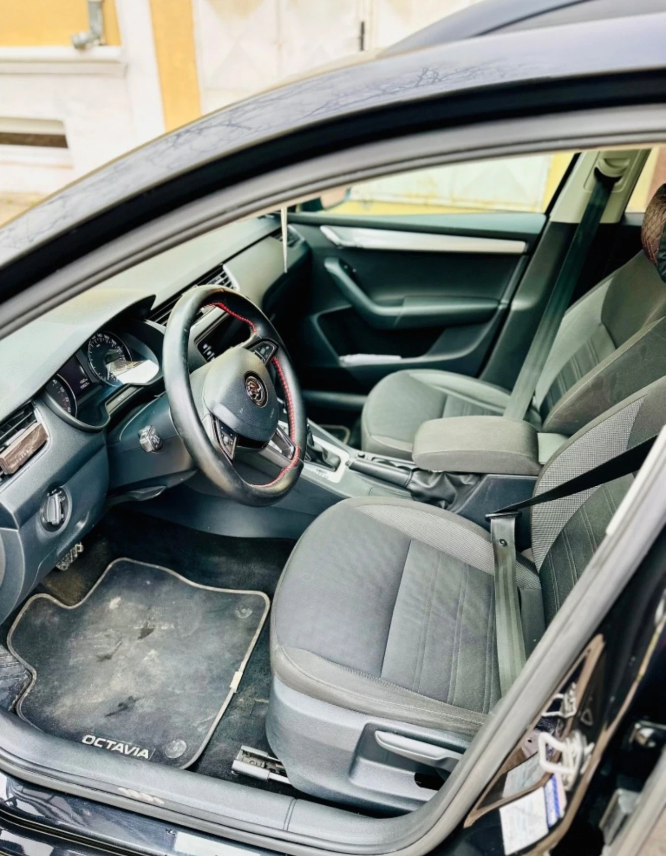 Skoda Octavia 1.6 tdi, снимка 10 - Автомобили и джипове - 54788522