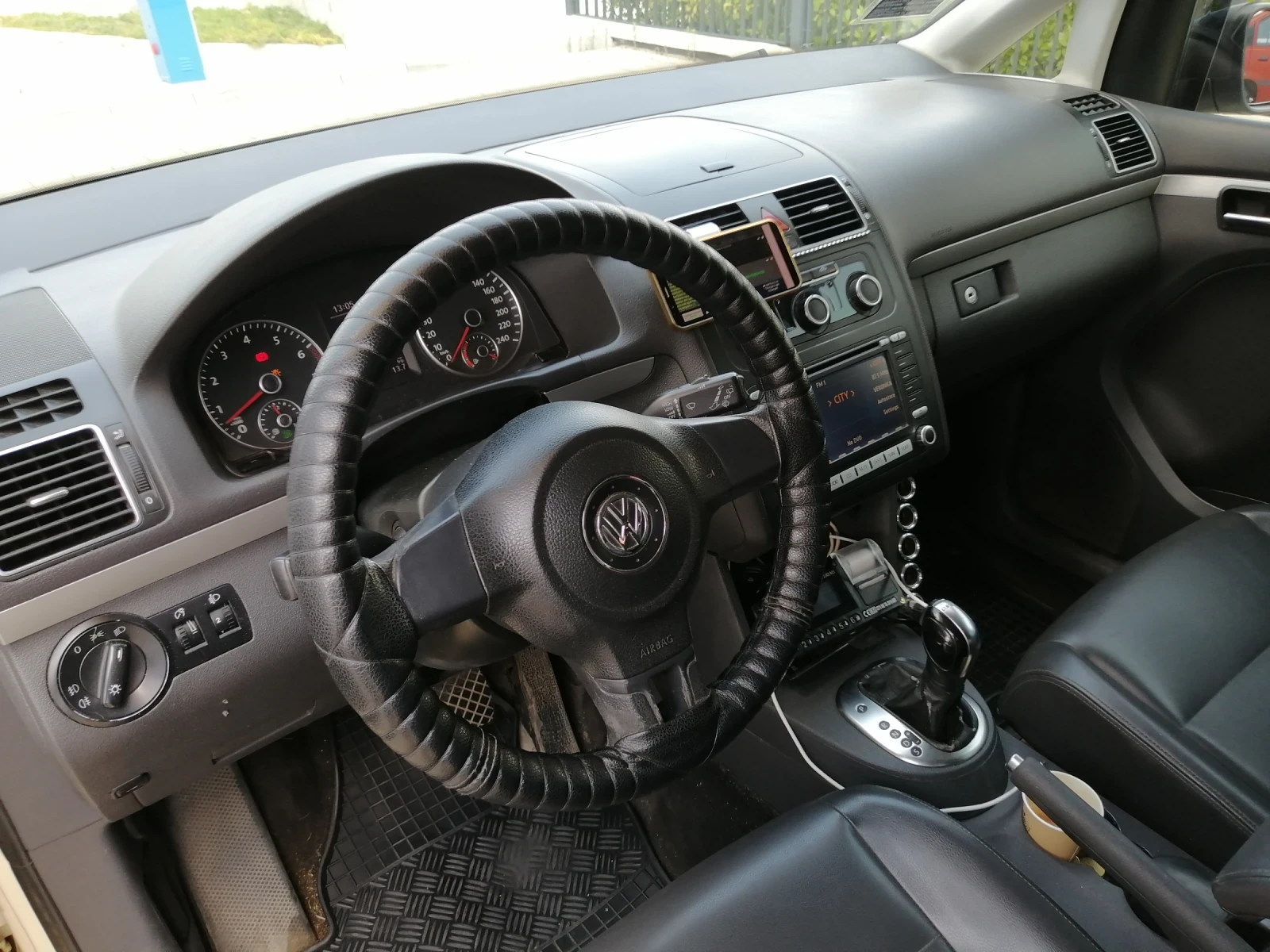 VW Touran 1.4 tsi, снимка 8 - Автомобили и джипове - 55404713
