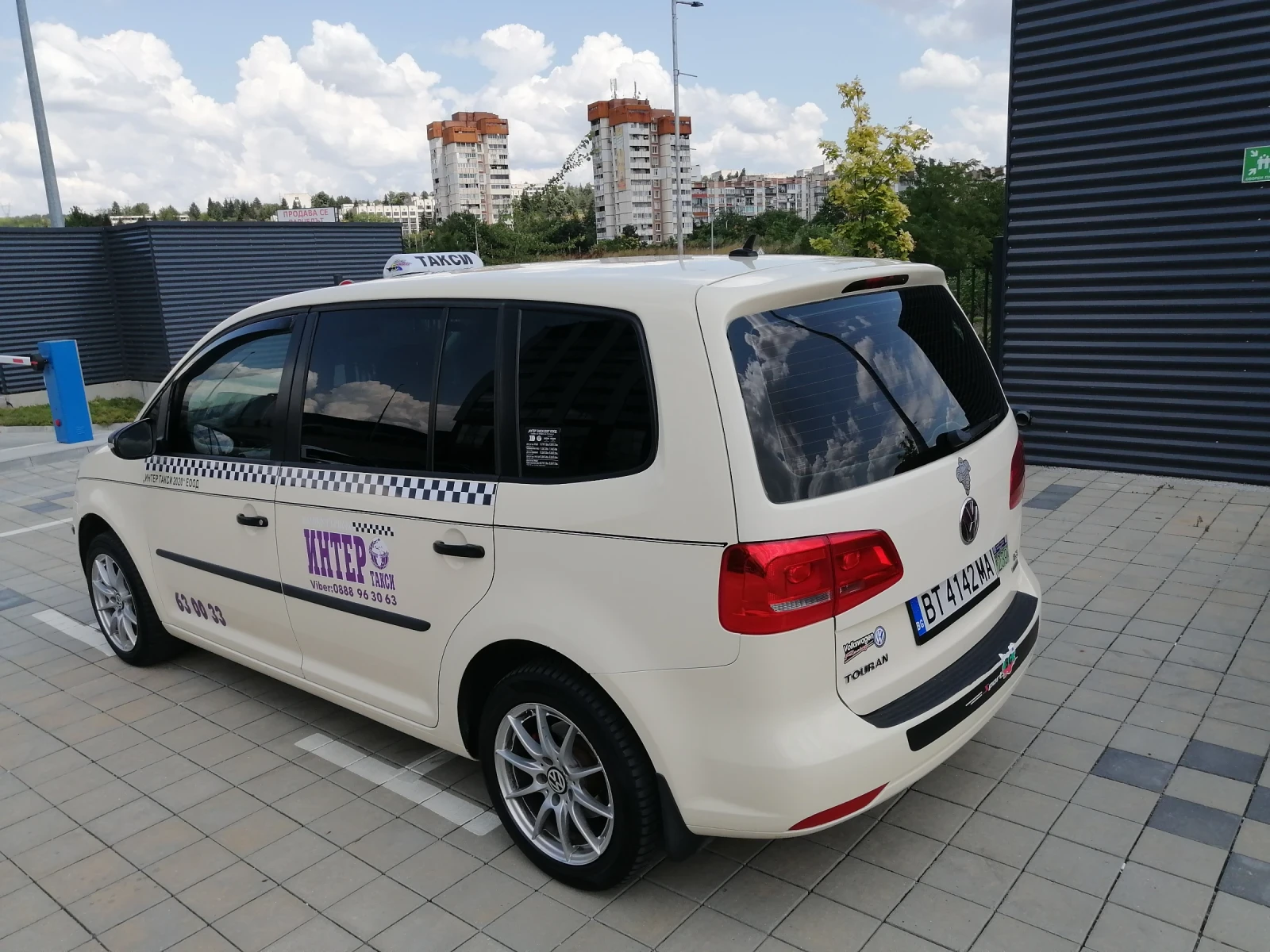 VW Touran 1.4 tsi, снимка 3 - Автомобили и джипове - 55404713