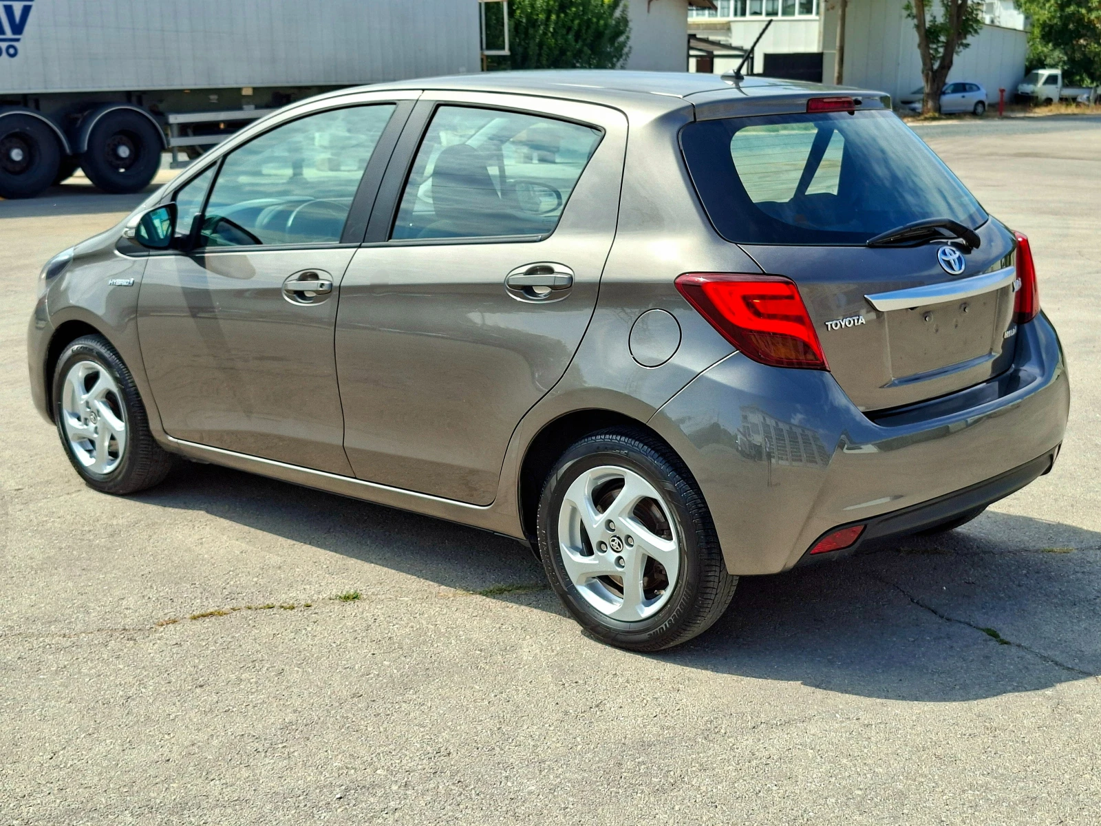 Toyota Yaris 1.5 Hybrid * * * FACELIFT* * * , снимка 7 - Автомобили и джипове - 55841312