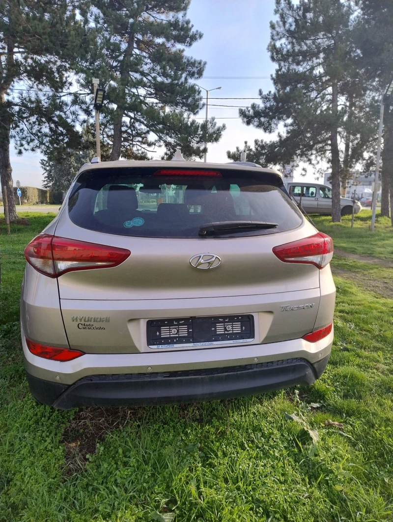Hyundai Tucson 1.7 CRDI, снимка 5 - Автомобили и джипове - 53055235