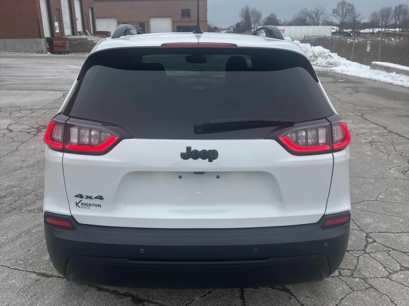 Jeep Cherokee * Altitude * CARFAX * БЕЗ ПЪРВОНАЧАЛНА ВНОСКА, снимка 4 - Автомобили и джипове - 52877795